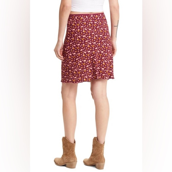 🆕FREE PEOPLE IRL SKIRT IN PLUM COMBO - Picture 4 of 14